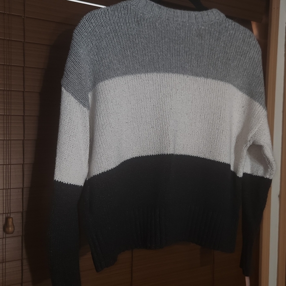 🌱American Eagle Gray and White and Black Colorblock Crew Neck Sweater Medium - Picture 4 of 6